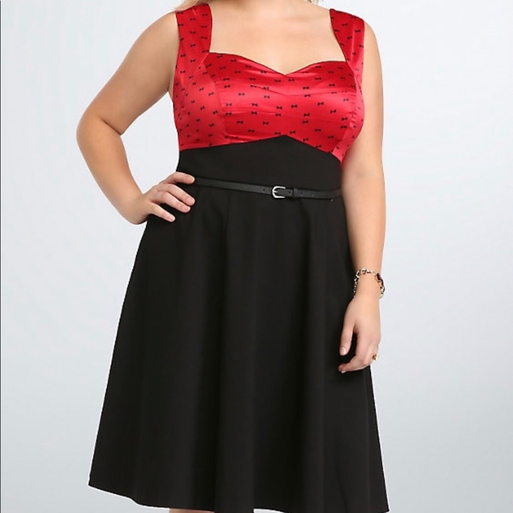 Torrid Red & Black Bow Tie Print Swing Dress sz 26